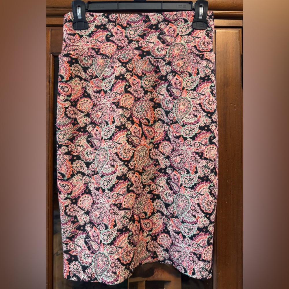 LuLaRoe Pink and Black Paisley Pencil Skirt NWOT size XS